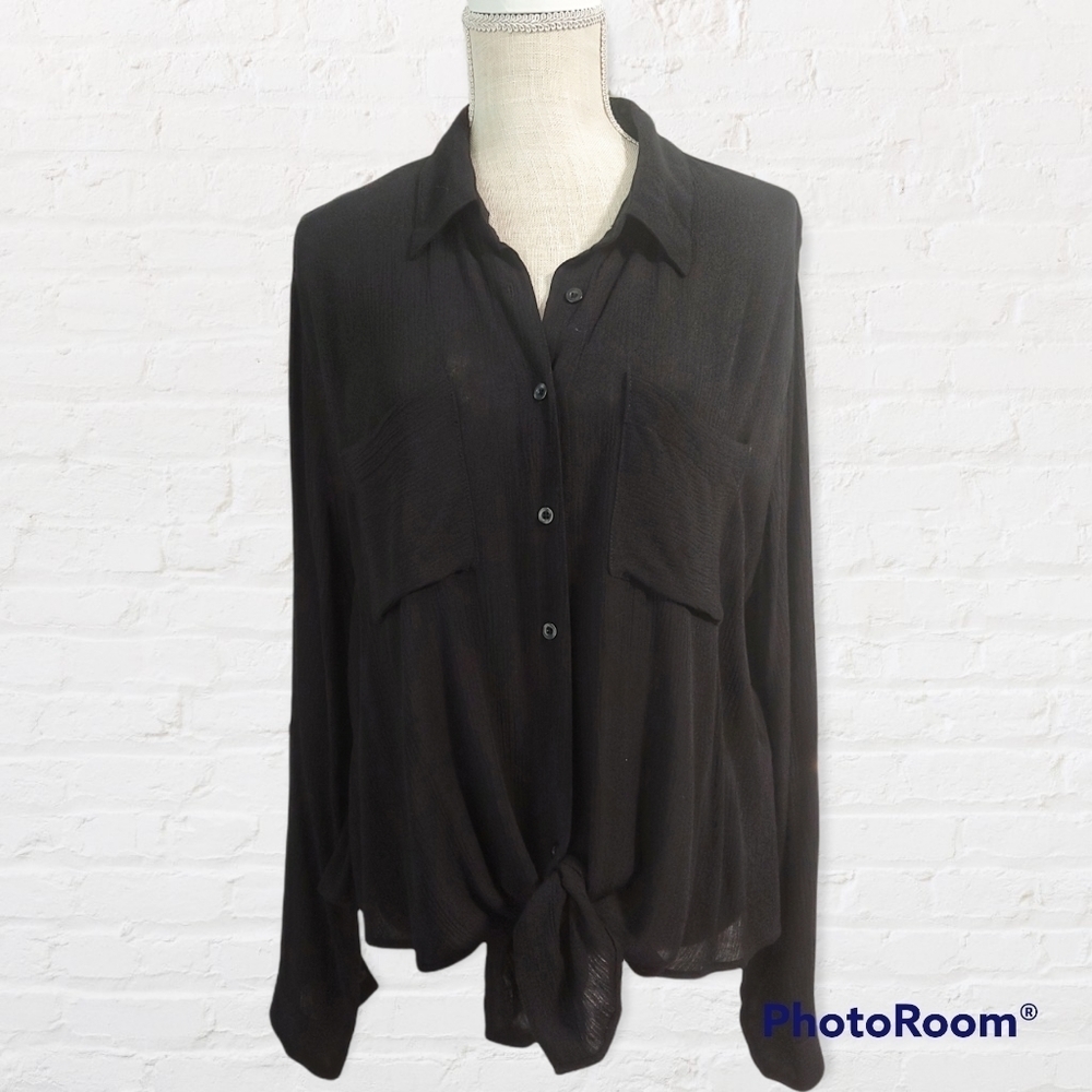 Chico's size 2.5/large black rayon button front long sleeves top